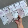 Calcetines Nuevos de Media Pantorrilla para Otoño e Invierno, Calcetines Deportivos, Letras Color Café Gracia, Mismo Color, Cómodos y Transpirables, Venta al por Mayor por Fabricante