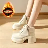 Botas Martin de peluche con suela gruesa para mujer, nuevo estilo otoño e invierno 2026, botines que aumentan la altura para personas menudas, botines versátiles de tacón grueso estilo británico