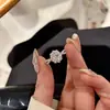 Anillo Elegante y Exquisito de Cobre Micro-Pavimentado con Circonita para Mujer, Moderno Diseño de Anillo para Dedo Índice de Nicho de Alta Gama Anillo para Dedo Índice