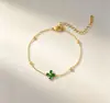 Moderna y Sencilla Cadena de Cuatro Hojas Incrustada con Circonita Acero de Titanio Versátil Pulsera de Flor de Acero de Titanio Joyería para Niñas que no se Desvanece