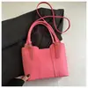 2025 Nuevo Bolso de Mano de Moda Estilo Coreano para Viajes Diarios Bolso de Mujer Elegante Bolso Cubo Estilo Occidental Empalme Bolso Cruzado Casual