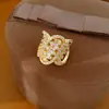 Anillo abierto ovalado retorcido geométrico adornado con circonita, sensación de nicho de alta gama, joyería exquisita de lujo ligero estilo palacio