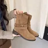 Botas curtas de salto grosso femininas estilo britânico versátil pequena fada 2026 novo estilo europeu e americano moda botas Martin salto médio botas que emagrecem