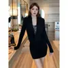 Elegante vestido de encaje con hombros descubiertos, imitación de dos piezas, manga larga para mujer, nueva colección de otoño e invierno, elegante vestido ajustado corto plisado que ciñe la cintura