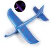 Puesto de venta al por mayor de fábrica el más vendido avión grande de espuma para lanzar a mano avión que brilla y se balancea juguete para niños planeador de acrobacias