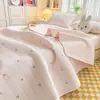 2026 Manta de Cama de Gasa de Doble Capa por un Lado y Tencel Fresco por el Otro Juego de Tres Piezas Protector de Colchón de Doble Cara para el Hogar Cama