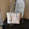 Bolsa de Tote Popular Transfronteriza de Gran Capacidad para Mujer, Nuevo Modelo 2026, Hermosa Bolsa de Hombro Repujada, Bolsa de Compras de Alto Valor para Debajo del Brazo