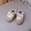 Sapatos de Lona com Cabeça de Concha para Crianças Sola Macia Sapatinhos Brancos Tênis Esportivos para Meninas Renda Laço de Pérola Sapatos Cortez para Meninas Pequenas