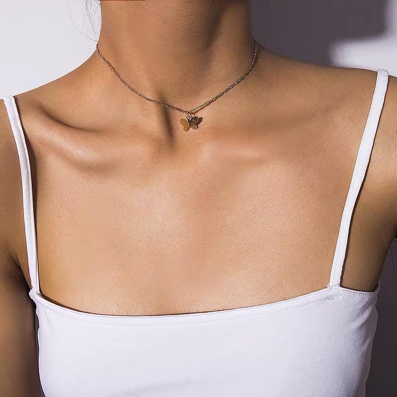 Collar-con-colgante-de-maripos