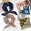 Pañuelo Cuadrado Pequeño de Imitación Seda Lana Algodón Lino, Nuevo Pañuelo de Seda Otoño e Invierno, Versátil para Viajes Diarios, Moda Retro, Chal Elegante de Alta Gama