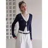 Nuevo top de otoño para mujer, corte ajustado, manga larga, con diseño de imitación de dos piezas, colores contrastantes, en azul marino