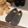 Sapatos de algodão com aumento de altura por dentro, sapatos preguiçosos de fleece, banquinho de pelúcia para os pés, tamanco peludo de inverno, sapatos de algodão quentes para mulheres 2026