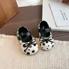 Zapatos de vestir para niños 2026 Otoño Nuevo Estilo Niñas Lazo Suela Suave Antideslizantes Niños Pequeños y Medianos Zapatos Pequeños de Cuero Zapatos de Actuación