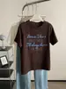 Camiseta de Mujer de Manga Corta con Bordado de Letras Color Café Vintage, Cuello Redondo, Felpa, Versátil para Primavera y Otoño, Corte Ajustado, Hombro Normal