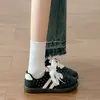 Tênis feminino 2026 outono novo modelo para meninas mais velhas, sapatos brancos casuais antiderrapantes, tênis esportivos versáteis para estudantes, estilosos