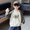 Moletom raglan com estampa de alfabeto infantil, unissex, coleção primavera/outono 2026, blusa de puxar para bebê, segunda pele infantil, estilo moderno