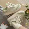 Otoño 2026 Rosa Fresco-Verde Diseño de Nicho Versátiles Zapatos Casuales para Mujer Nuevas Zapatillas de Suela Gruesa Estilo Coreano