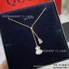 Versão High-End Kirin Ouro 18K Ágata Vermelha Colar Brincos de Cabacinha Brincos de Ágata Vermelha para Mulheres Brincos Cravejados de Diamantes Pingente Corrente para Clavícula