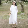 2025 Vestido de Verano Casual con Escote en V de Temperamento Fluido para Vacaciones Bordado Falda Larga Nuevo Artístico Retro