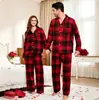 El Fabricante se Especializa en Suministrar Modelos Más Vendidos Transfronterizos de Conjuntos de Pijamas Familiares para el Hogar Estilo Navidad a Cuadros Simples y de Gama Alta