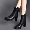 Botas de Cano Curto Impermeáveis com Plataforma e Salto Grosso Femininas Outono/Inverno 2026 com Forro de Lã para Aquecimento, Zíper Traseiro, Versáteis, Antiderrapantes, Resistentes ao Desgaste