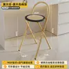 Banqueta Dobrável Portátil de Rattan Sintético Designer Medieval Casa Retro Cadeira de Bar Empilhável Banqueta de Bar de Rattan Sintético Cadeira Alta
