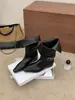 Botas femininas curtas estilo coreano com fivela de cinto e bico quadrado, modelo inverno 2026, botas finas que aumentam a altura, cano reversível, botas de motociclista cool e estilosas, botas de cano médio