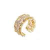 Anel Flor Vazada em Zircônia Retrô, Elegante da Moda, Luxo Acessível e Anel Aberto de Ponta, Joia de Mão Exquisita e Única Resistente