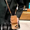 Funda de Teléfono con Tarjetero Cruzado Adecuada para Series iPhone 13/14/15/16/17 con Patrón de Lichi