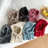 Invierno Nuevo Moda Coreana Infantil Etiqueta Lateral Simple Botón Sombrero a Prueba de Frío con Bufanda Integrada Sombrero Versátil Sombrero de Rafia