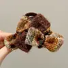 Presilha de cabelo de pelúcia de alta qualidade para outono e inverno para mulheres, versátil e fofa, presilha de tubarão para a parte de trás da cabeça, novo estilo coreano 2026, presilha de garra