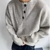 Suéter Americano Retrô Estilo Old Money com Gola Henley Masculino, Tricô de Inverno com Etiqueta de Couro nas Costas, Casual e Sofisticado