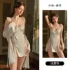 Precioso y sexy conjunto de casa P2665 para dormir, con bata de encaje transparente seductora y espalda descubierta, con copas en el pecho y cordones.