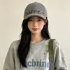 Boné de Beisebol Cinza com Letras Retro Americano para Mulheres, de Alta Qualidade, com Aba Larga, para Cabeça Grande, Emagrecimento Facial, Versátil Chapéu Bico de Pato para Homens