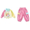 Conjunto de Duas Peças Estilo Coreano para Meninas - Camisa Polo Estampada Color Block - Estilo Primavera e Outono 2026 - Novo Conjunto Estiloso para Crianças Pequenas