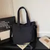 Bolso de Hombro Casual Minimalista Blanco Leche con Múltiples Bolsillos y un Toque Artístico para Estudiantes Universitarias, Adecuado para Viajes Matutinos, Viajes y Compras