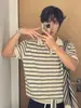 Camiseta de Rayas Texturizadas Estilo Coreano de Manga Corta para Hombre, Top de Punto de Manga Media con Cuello Henley de Verano de Alta Gama