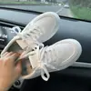 2023 nova primavera e verão populares sapatos brancos femininos ins moda plataforma plataforma sapatos aumento de altura versátil esportivo casual tênis