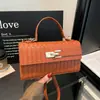 Bolso pequeño cuadrado texturizado de moda transfronterizo para mujer, nuevo bolso de hombro tejido de color liso para otoño 2026, bolso cruzado para el trabajo