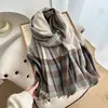 Bufanda Nueva Elegante de Cuadros con Borlas y Colores Contrastantes, Tacto de Alta Gama, Chal Cálido y Espeso para Otoño e Invierno, Versátil para Otoño e Invierno