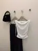 Camiseta Negra sin Mangas para Mujer, Nuevo Estilo Verano 2026, Sensación Elegante y de Alta Gama, Corte Ajustado con Cordón, Cintura Fruncida y Escote Drapeado