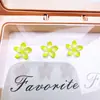 Accesorios de arte para uñas florales de moda, pendientes de botón de flor de cinco pétalos en degradado súper de hada, decoraciones para uñas 3D de resina para DIY al por mayor