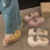 Estilo Novo Primavera 2025 Tamanho Pequeno Chinelos Meio Aberto Femininos para Uso Externo com Biqueira Fechada, Chinelos Birkenstock-Style Modernos Retrô Tendência com Salto Aumentado e Solado Grosso