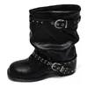 Nuevas botas de otoño para mujer 2026 estilo coreano, punta redonda, a media pantorrilla, para figuras petite, con diseño adelgazante, tacones gruesos, remaches y detalles de hebilla.