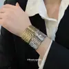 Pulseira Aberta Texturizada com Brilho Metálico, Pulseira Versátil da Moda Casual Tendência, Joia de Luxo Leve de Alta Qualidade para Mulheres
