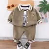 2024 Novo Menino Primavera e Outono Crianças Menino Urso Bordado Carta Conjunto de Três Peças Fabricante Original Atacado