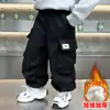 Calças Infantis Outono e Inverno Mais Veludo Calças de Trabalho Infantis 2026 Novo Estilo Bonitas da Moda para Crianças Pequenas e Médias Calças Longas Casuais Estilo Coreano