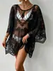 Cubierta de playa sexy de verano europea y americana transfronteriza, malla de encaje, corte holgado, diseño calado, cubierta de bikini protectora del sol, ropa de vacaciones para mujer