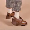 Sapatilhas Retrô para Mulheres Primavera e Outono 2025, Saltos Grossos, Biqueiras Arredondadas, Plataformas Impermeáveis com Cadarço, Sapatos Pequenos de Couro Versáteis Estilo Britânico com Solado Grosso