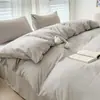 Venta al por mayor de fábrica Juego de cuatro piezas de algodón lavado de color liso Funda de edredón cepillada simple Estilo Ins Sábana de cama Juego de ropa de cama de tres piezas 3